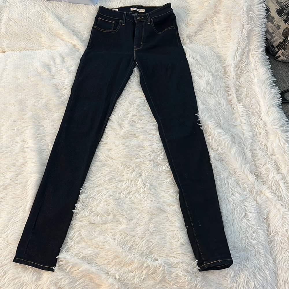 Levi’s 721 women’s high rise skinny Jean dark denim size 27